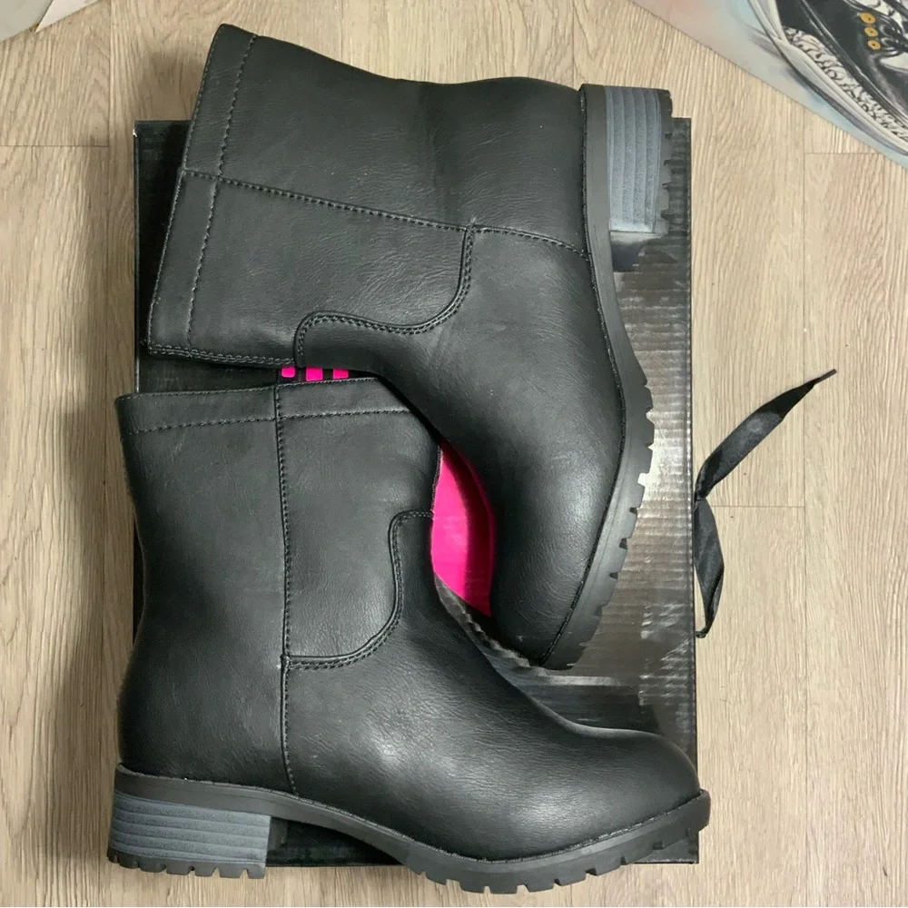 New Soda Modern Chic Low Heel Fashion Ankle Boot - Women’s Size 6, 6.5 - Picture 6 of 10